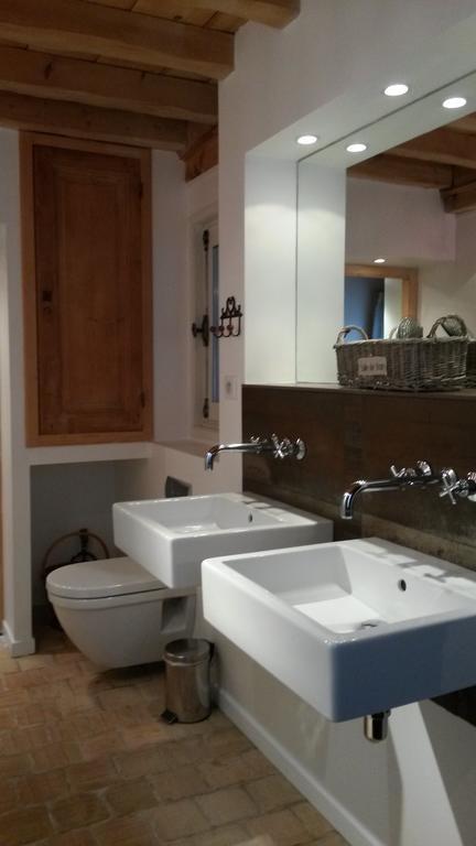 La Ruette Aux Loups Hotell Collonges-au-Mont-dʼOr Rum bild